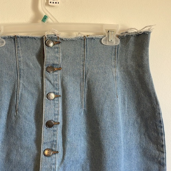 NWT Denim Skirt PLT PrettyLittleThing 10 Blue Fray High Button Jean Edgy Casual - Picture 6 of 14